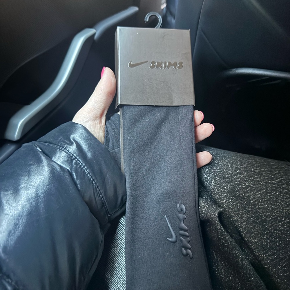 SKIMS X NIKE BLACK HEADBAND